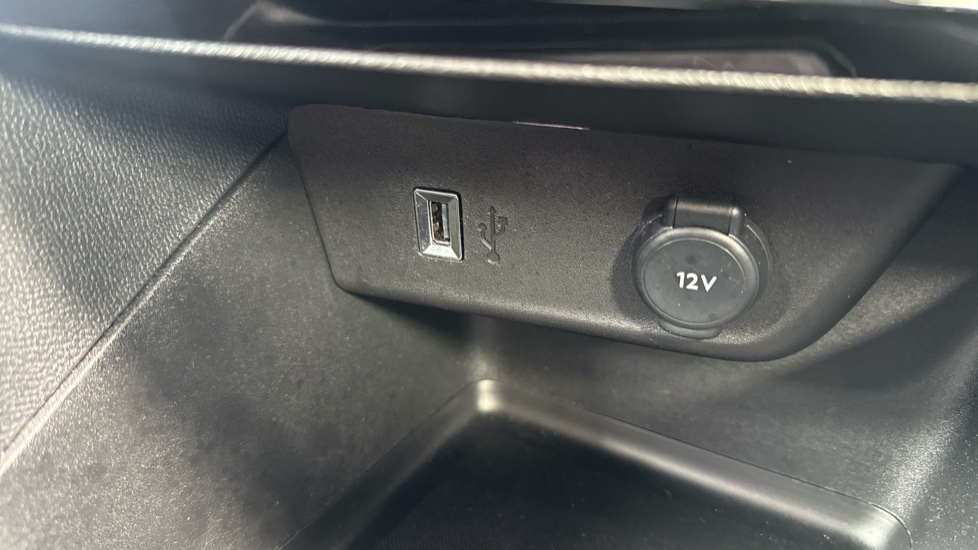 Vauxhall Mokka 1.2 Turbo 100 Design 5dr Petrol Hatchback - Image 35