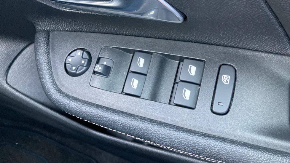 Vauxhall Mokka 100kW Ultimate 50kWh 5dr Auto Electric Hatchback - Image 42