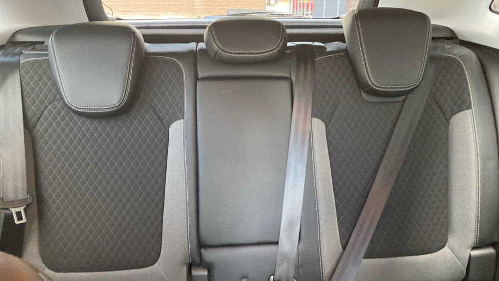 Vauxhall Grandland X 1.2 Turbo SRi Nav 5dr Petrol Hatchback - Image 15