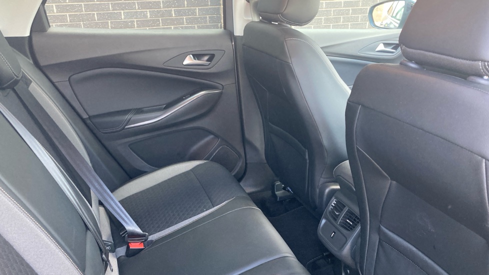 Vauxhall Grandland X 1.2 Turbo SRi Nav 5dr Petrol Hatchback - Image 16
