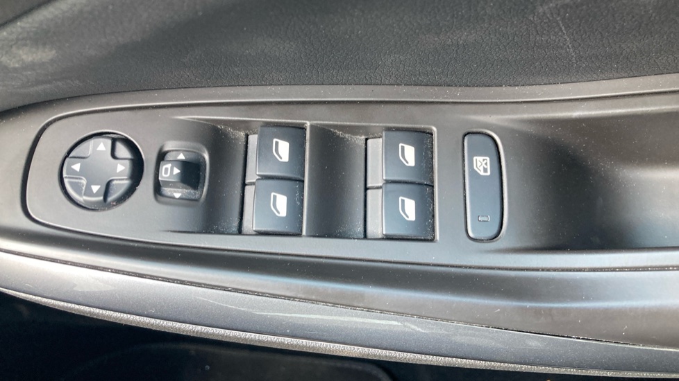 Vauxhall Grandland X 1.2 Turbo SRi Nav 5dr Petrol Hatchback - Image 23