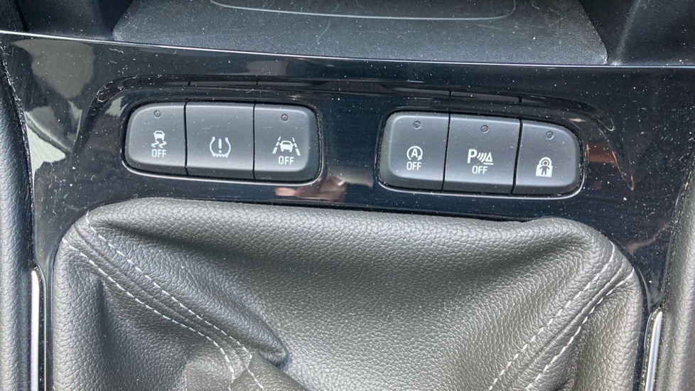 Vauxhall Grandland X 1.2 Turbo SRi Nav 5dr Petrol Hatchback - Image 30