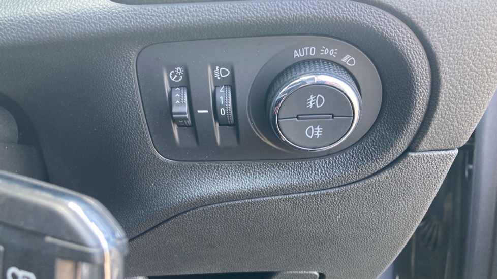 Vauxhall Grandland X 1.2 Turbo SRi Nav 5dr Petrol Hatchback - Image 35