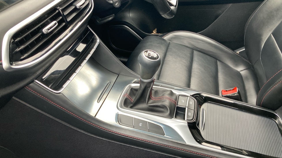 MG HS 1.5 T-GDI Excite 5dr Petrol Hatchback - Image 13