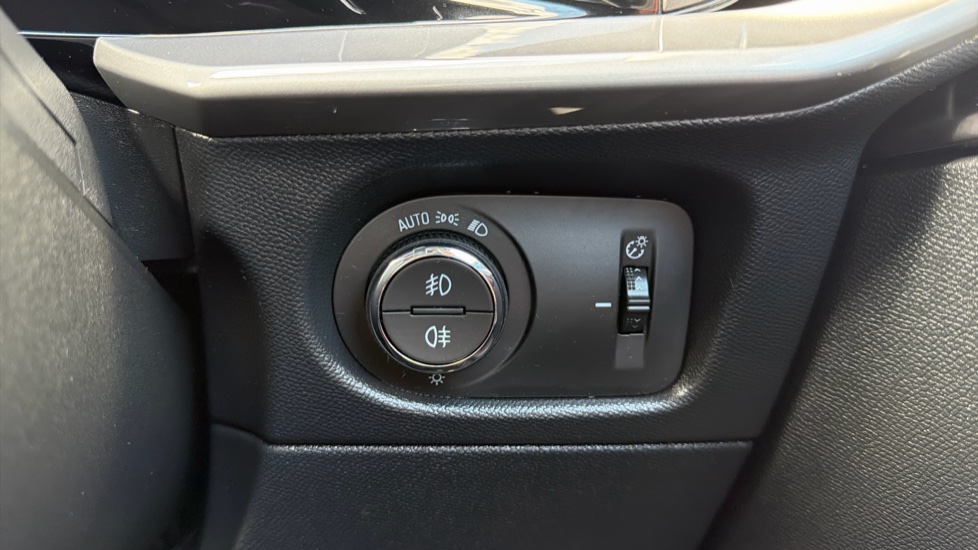 Vauxhall Mokka 100kW Ultimate 50kWh 5dr Auto Electric Hatchback - Image 22