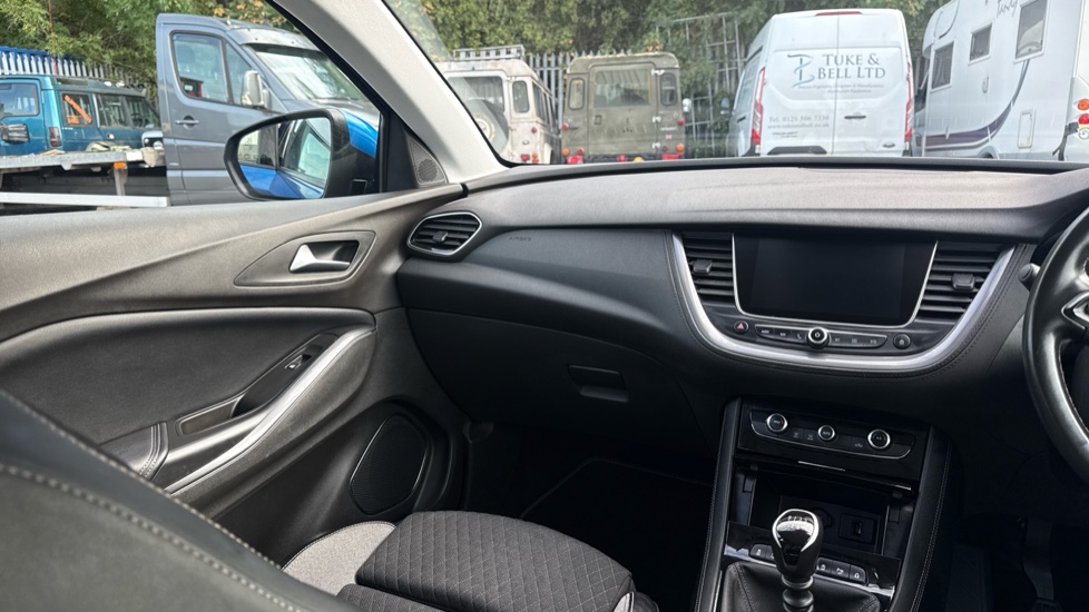 Vauxhall Grandland X 1.2 Turbo Business Edition Nav 5dr Petrol Hatchback - Image 14