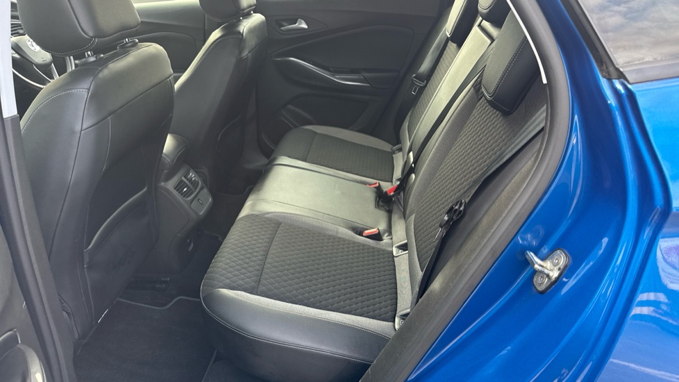 Vauxhall Grandland X 1.2 Turbo Business Edition Nav 5dr Petrol Hatchback - Image 16