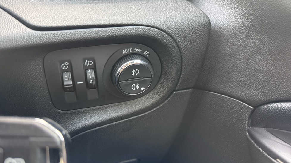 Vauxhall Grandland X 1.2 Turbo Business Edition Nav 5dr Petrol Hatchback - Image 35