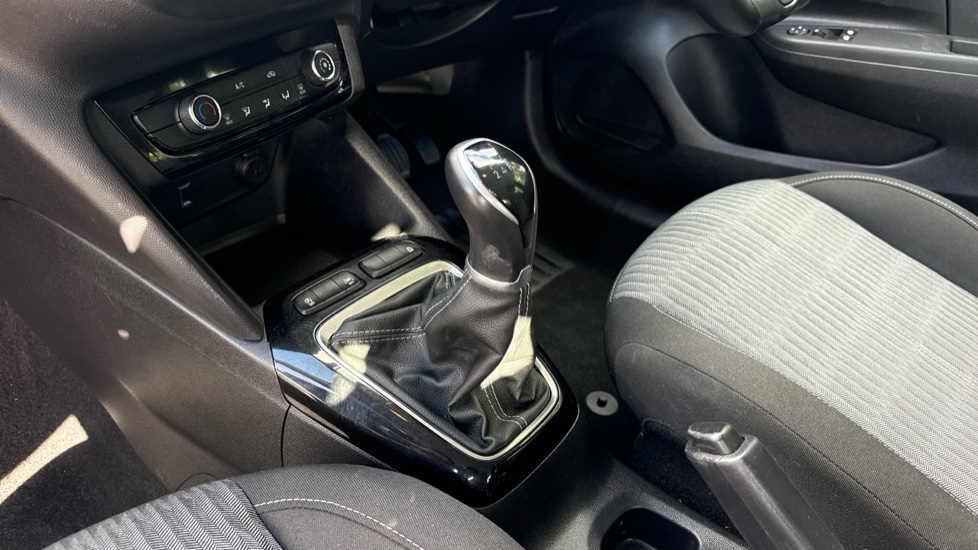 Vauxhall Corsa 1.2 SE 5dr Petrol Hatchback - Image 13