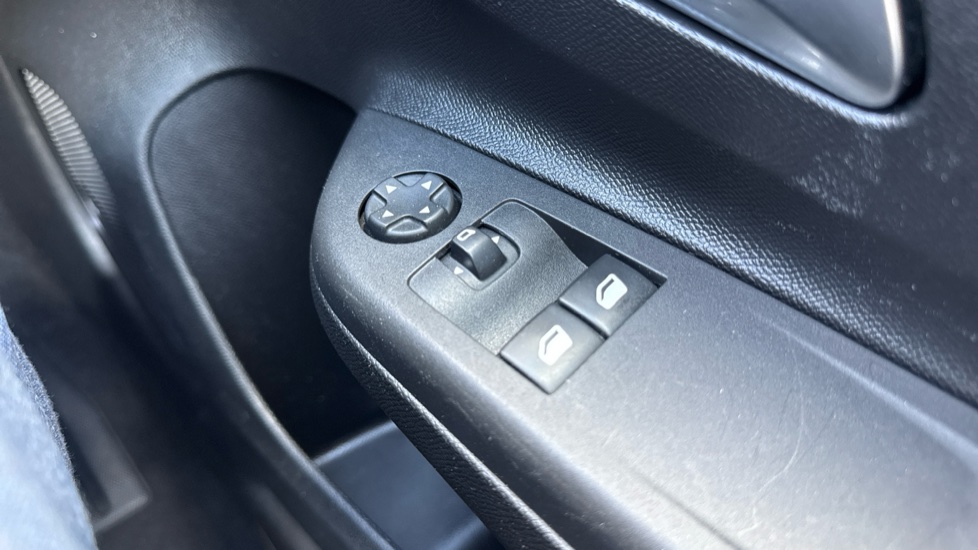 Vauxhall Corsa 1.2 SE 5dr Petrol Hatchback - Image 33