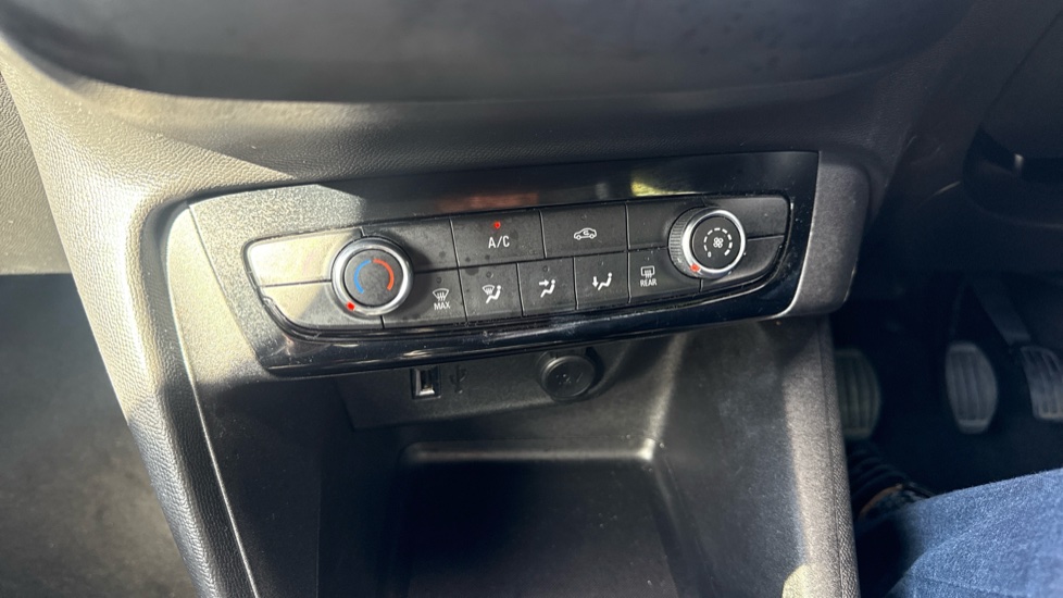 Vauxhall Corsa 1.2 SE 5dr Petrol Hatchback - Image 34