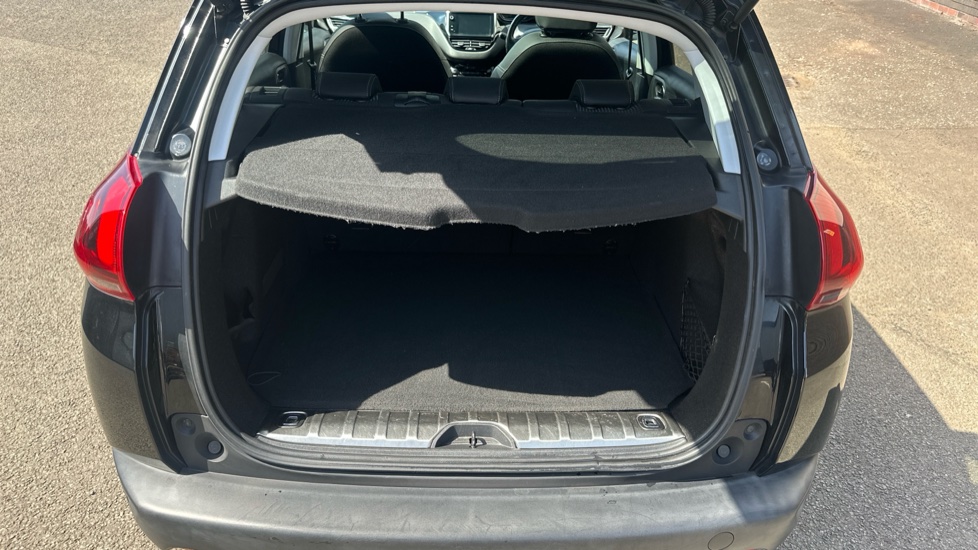 Peugeot 2008 1.2 PureTech 110 Allure 5dr Petrol Estate - Image 4