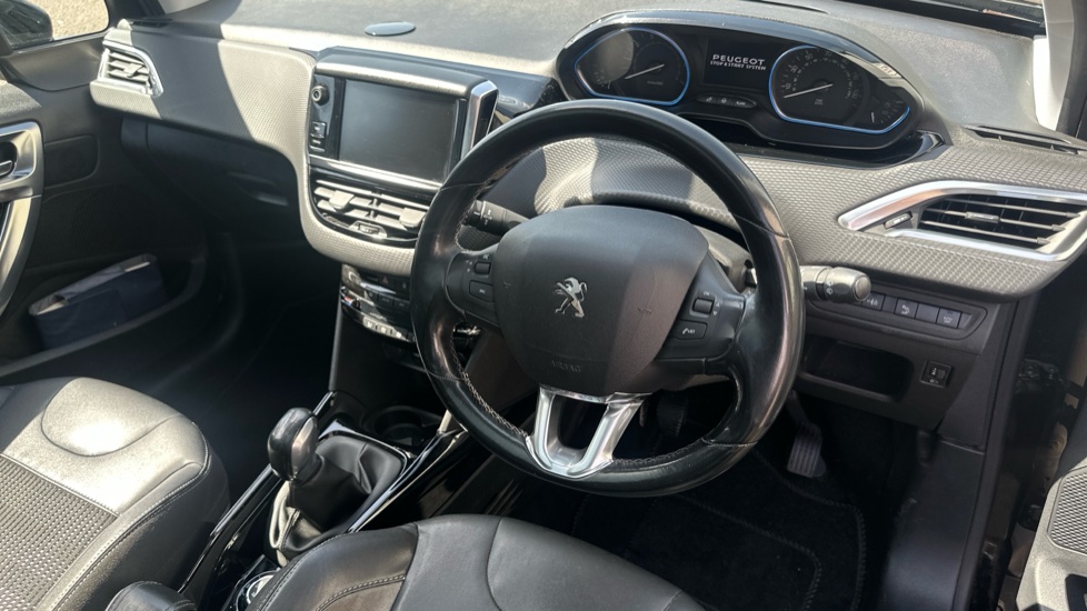 Peugeot 2008 1.2 PureTech 110 Allure 5dr Petrol Estate - Image 11