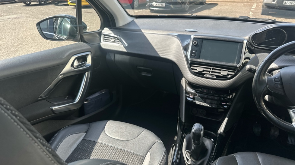 Peugeot 2008 1.2 PureTech 110 Allure 5dr Petrol Estate - Image 14