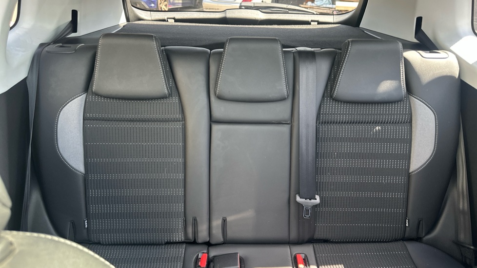 Peugeot 2008 1.2 PureTech 110 Allure 5dr Petrol Estate - Image 15