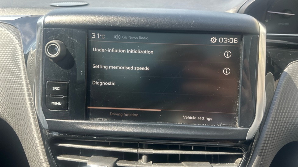 Peugeot 2008 1.2 PureTech 110 Allure 5dr Petrol Estate - Image 30