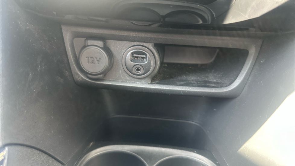 Peugeot 2008 1.2 PureTech 110 Allure 5dr Petrol Estate - Image 33
