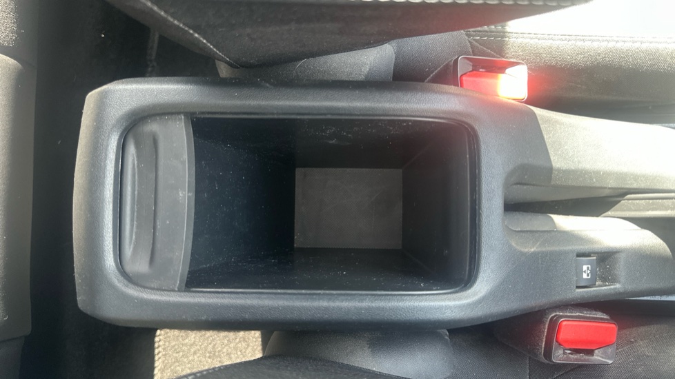 Peugeot 2008 1.2 PureTech 110 Allure 5dr Petrol Estate - Image 38