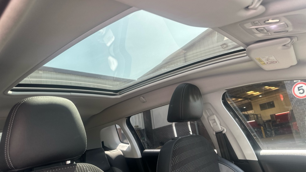 Peugeot 2008 1.2 PureTech 110 Allure 5dr Petrol Estate - Image 39