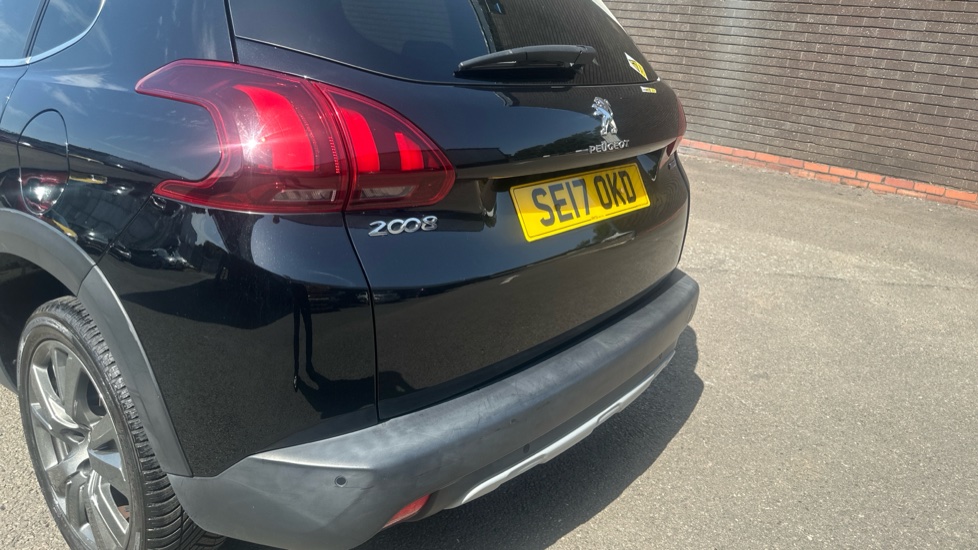 Peugeot 2008 1.2 PureTech 110 Allure 5dr Petrol Estate - Image 41