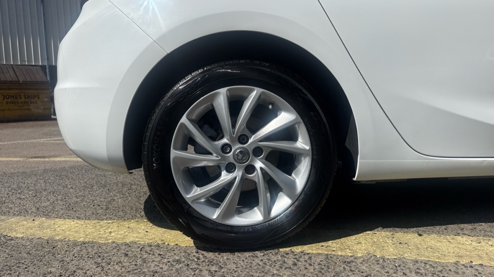 Vauxhall Astra 1.0T ecoTEC Design 5dr Petrol Hatchback - Image 7