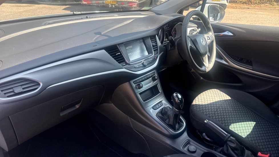 Vauxhall Astra 1.0T ecoTEC Design 5dr Petrol Hatchback - Image 9