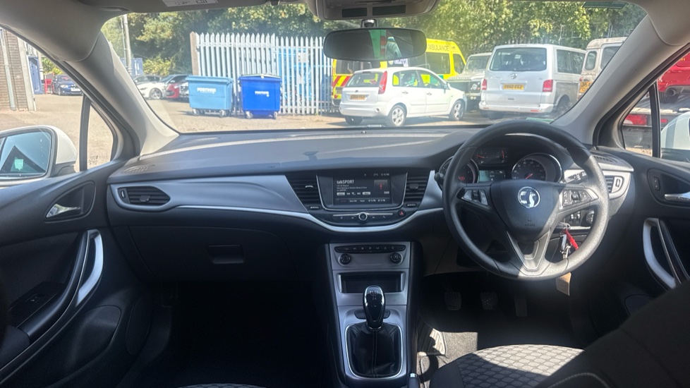 Vauxhall Astra 1.0T ecoTEC Design 5dr Petrol Hatchback - Image 10