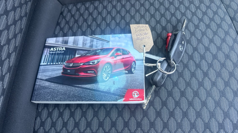 Vauxhall Astra 1.0T ecoTEC Design 5dr Petrol Hatchback - Image 19