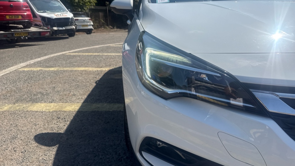 Vauxhall Astra 1.0T ecoTEC Design 5dr Petrol Hatchback - Image 21