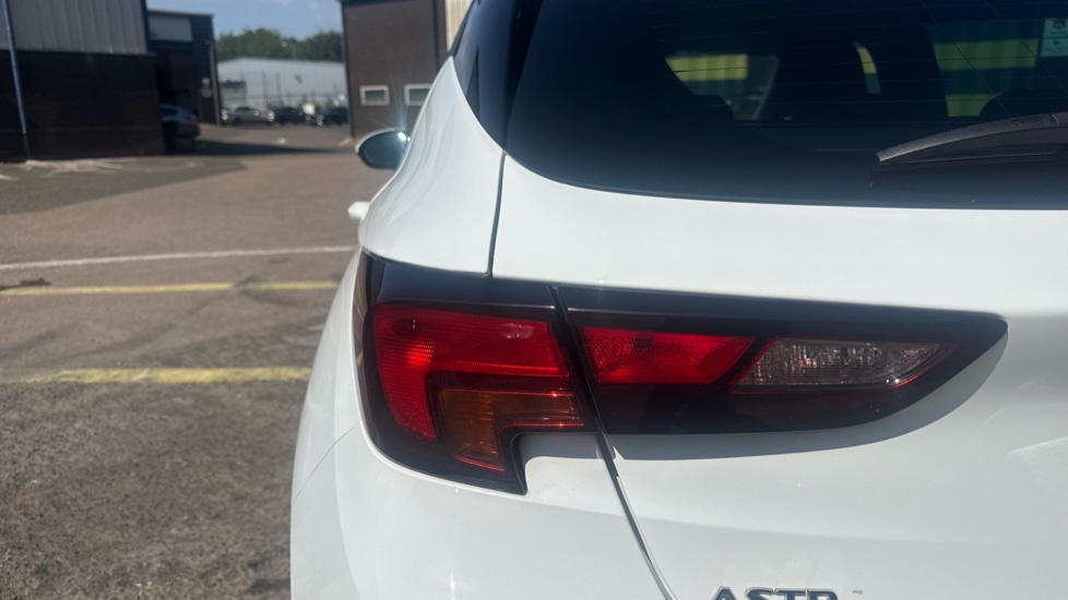 Vauxhall Astra 1.0T ecoTEC Design 5dr Petrol Hatchback - Image 25