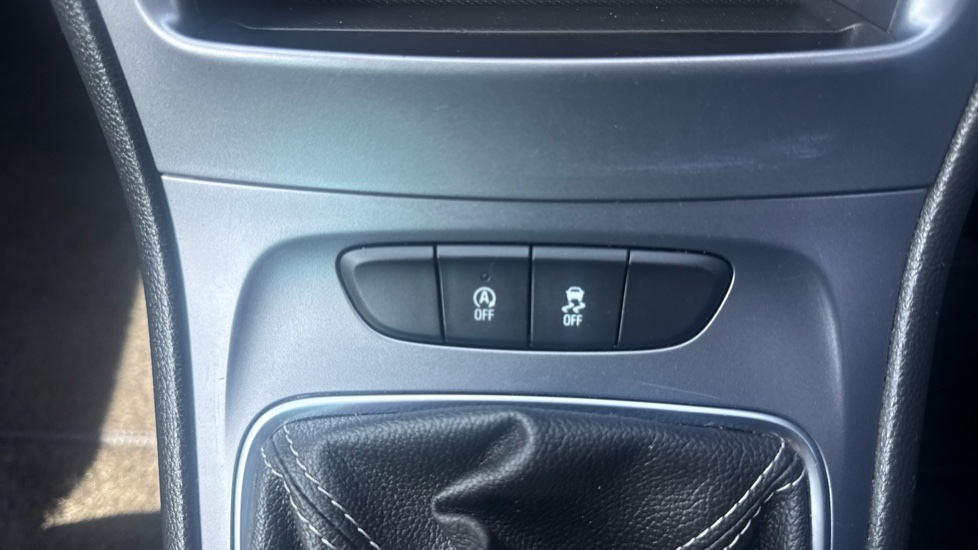 Vauxhall Astra 1.0T ecoTEC Design 5dr Petrol Hatchback - Image 37