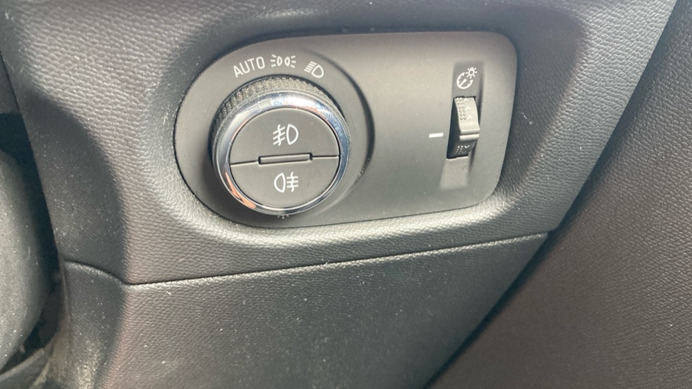 Vauxhall Mokka 100kW Launch Edition 50kWh 5dr Auto Electric Hatchback - Image 24