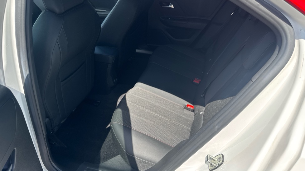 Vauxhall Mokka 100kW GS 50kWh 5dr Auto Electric Hatchback - Image 32