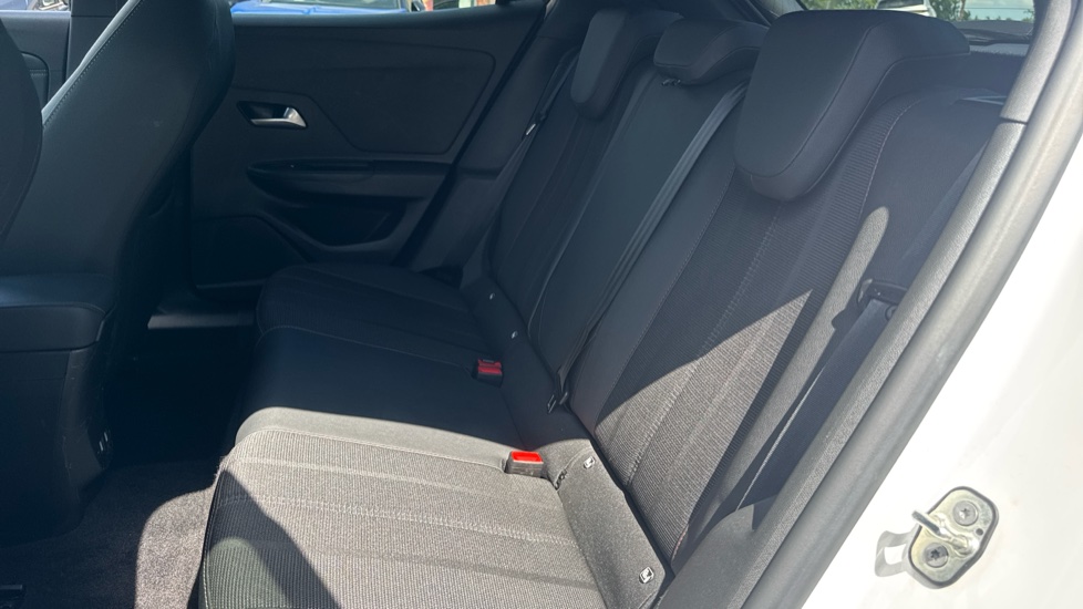 Vauxhall Mokka 100kW GS 50kWh 5dr Auto Electric Hatchback - Image 33