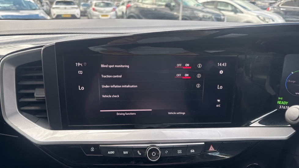 Vauxhall Mokka 100kW Ultimate 50kWh 5dr Auto Electric Hatchback - Image 27