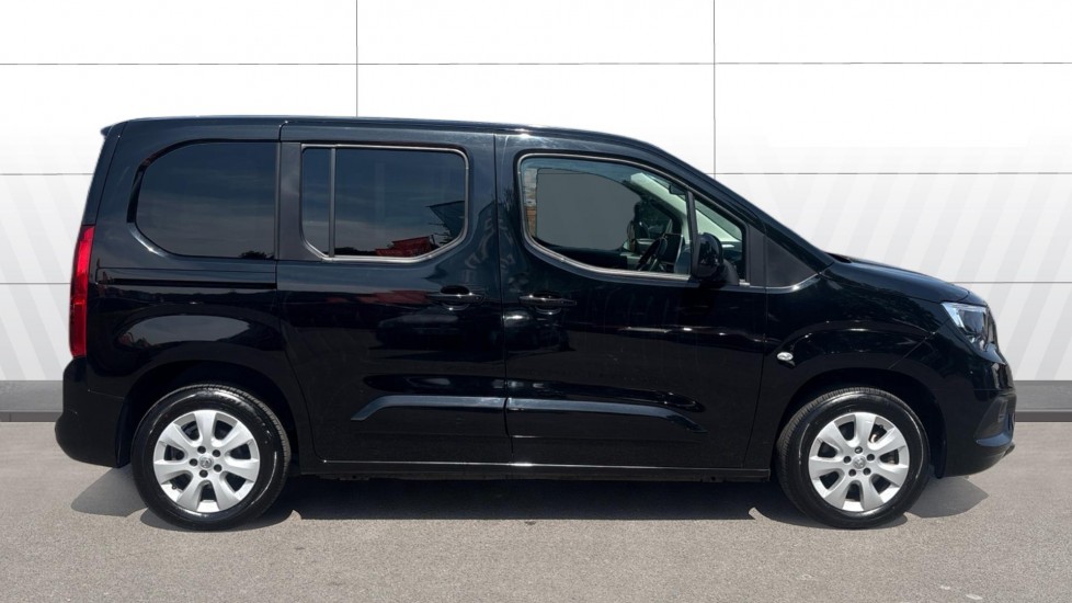 Vauxhall Combo Life 100kW SE 50kWh 5dr Auto Electric Estate - Image 5
