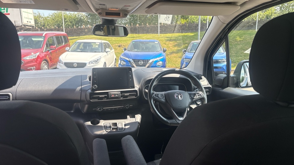 Vauxhall Combo Life 100kW SE 50kWh 5dr Auto Electric Estate - Image 10