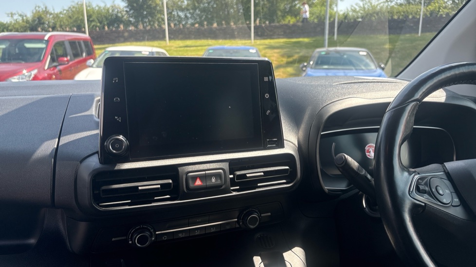 Vauxhall Combo Life 100kW SE 50kWh 5dr Auto Electric Estate - Image 12