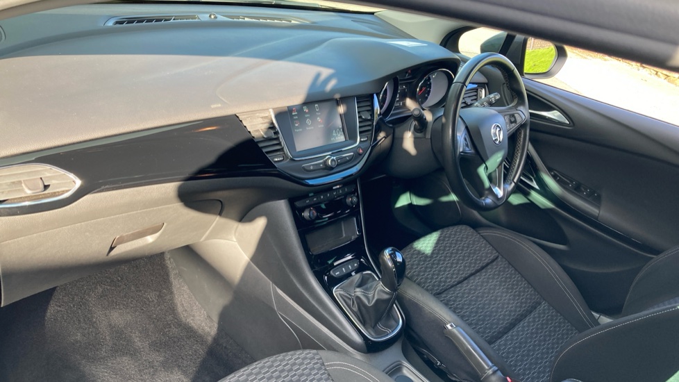 Vauxhall Astra 1.4T 16V 150 SRi Nav 5dr Petrol Hatchback - Image 9