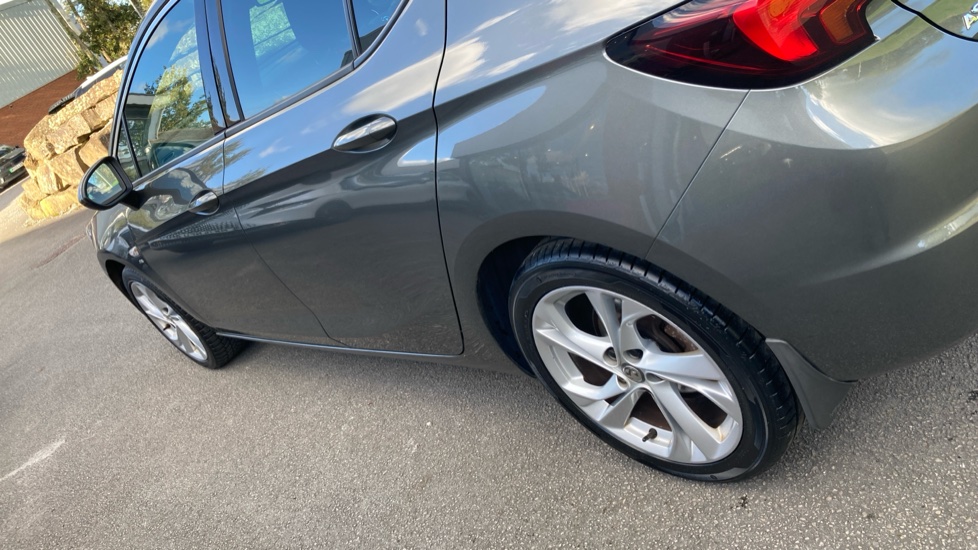 Vauxhall Astra 1.4T 16V 150 SRi Nav 5dr Petrol Hatchback - Image 34
