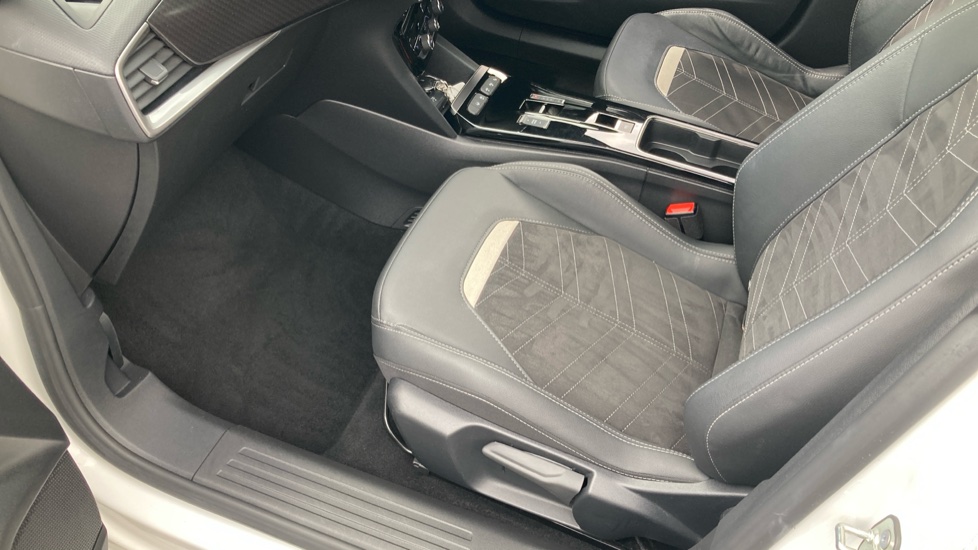 Vauxhall Mokka 100kW Ultimate 50kWh 5dr Auto Electric Hatchback - Image 33