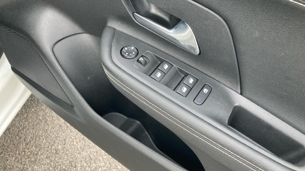 Vauxhall Mokka 100kW Ultimate 50kWh 5dr Auto Electric Hatchback - Image 39