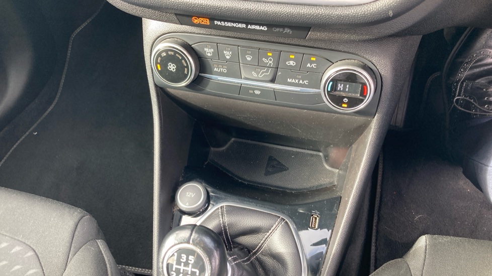 Ford Fiesta 1.0 EcoBoost Titanium 5dr Petrol Hatchback - Image 35