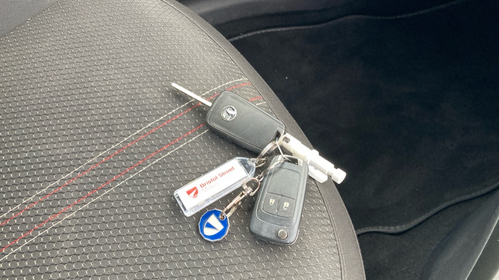 Vauxhall Corsa 1.4 [75] Griffin 5dr Petrol Hatchback - Image 20