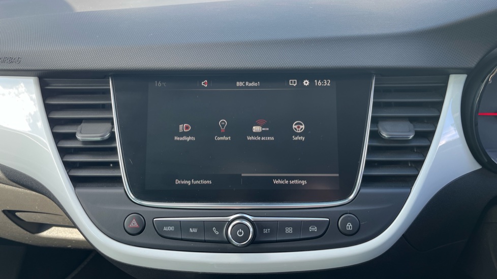 Vauxhall Crossland X 1.2T [110] SRi Nav 5dr [6 Spd] [S/S] Petrol Hatchback - Image 30