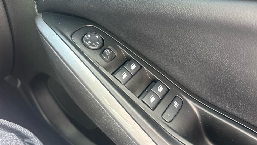 Vauxhall Grandland 1.2 Turbo Ultimate 5dr Petrol Hatchback - Image 28