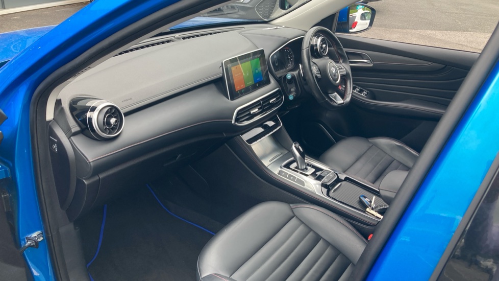 MG HS 1.5 T-GDI Exclusive 5dr DCT Petrol Hatchback - Image 9