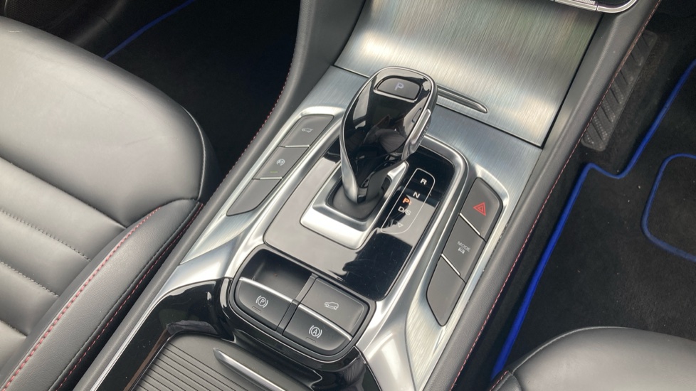 MG HS 1.5 T-GDI Exclusive 5dr DCT Petrol Hatchback - Image 13