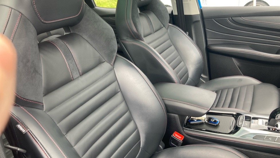 MG HS 1.5 T-GDI Exclusive 5dr DCT Petrol Hatchback - Image 33