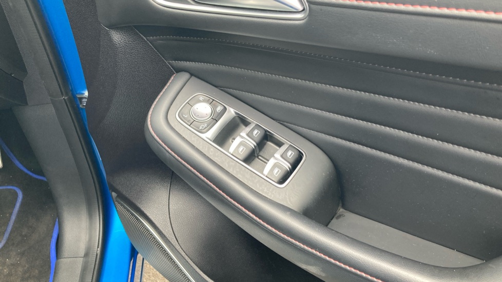 MG HS 1.5 T-GDI Exclusive 5dr DCT Petrol Hatchback - Image 34